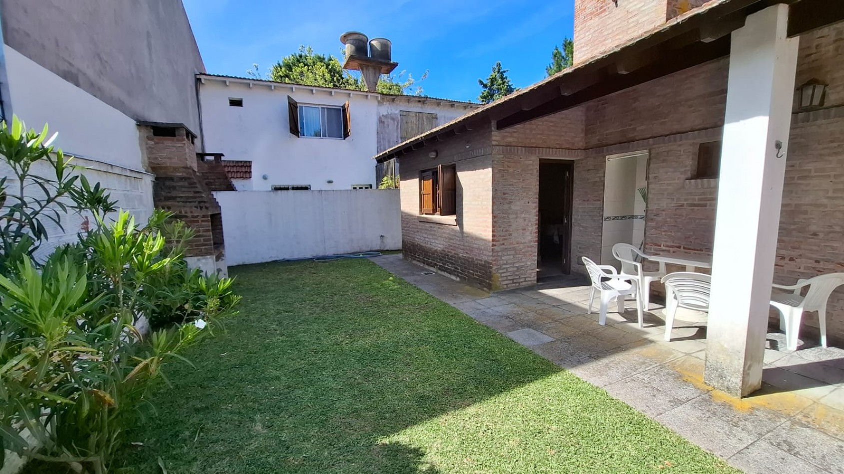 CHALET SOLO EN UN LOTE