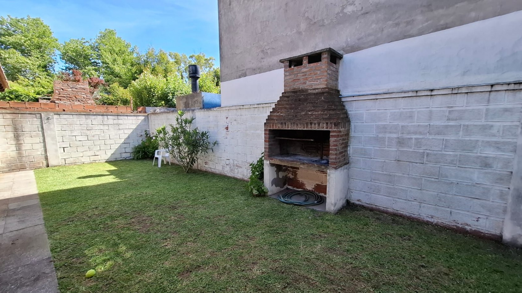 CHALET SOLO EN UN LOTE