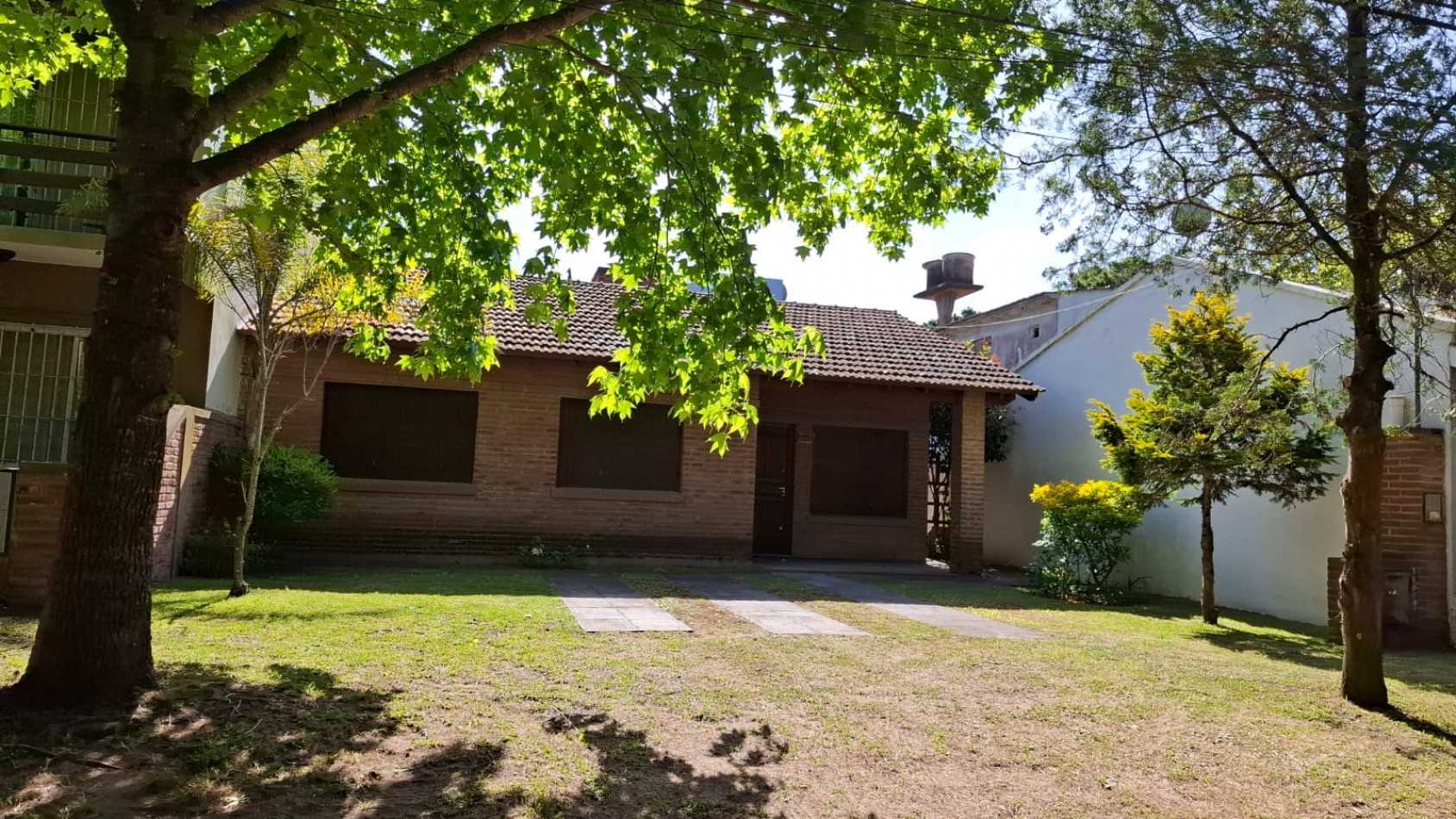 CHALET SOLO EN UN LOTE
