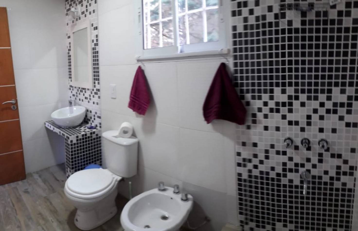 CHALET SOLO EN UN LOTE