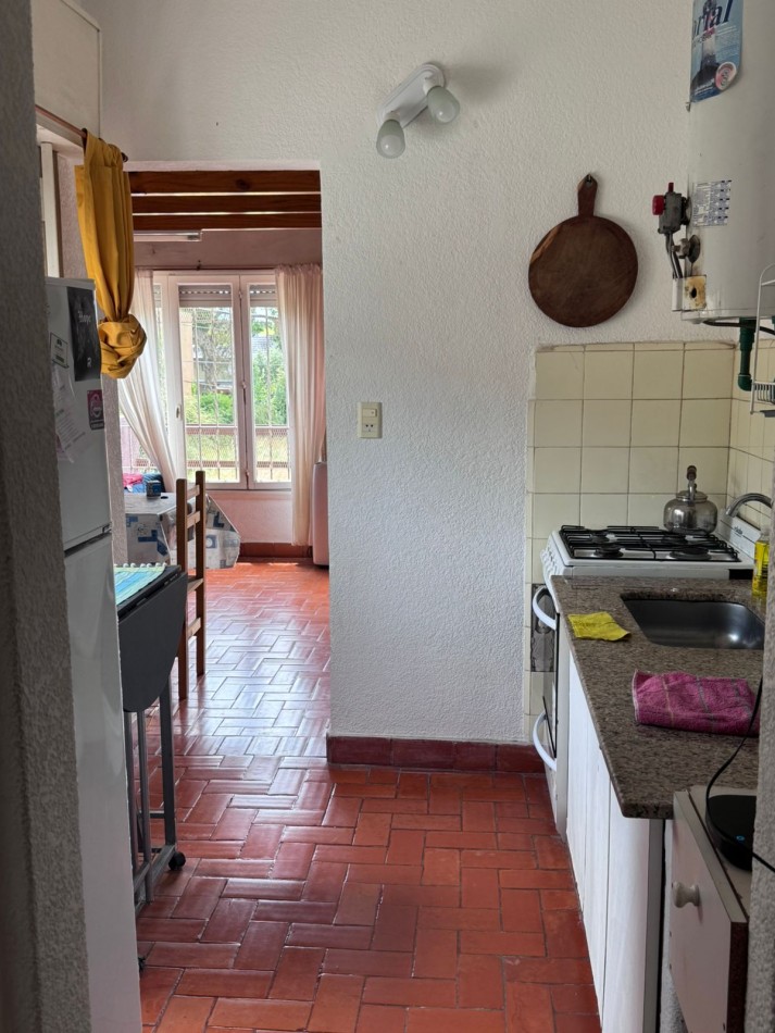 DEPARTAMENTO A LA CALLE EN PRIMER PISO