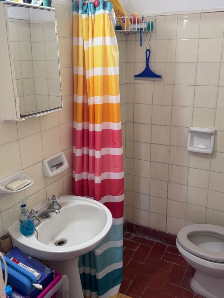 DEPARTAMENTO A LA CALLE EN PRIMER PISO