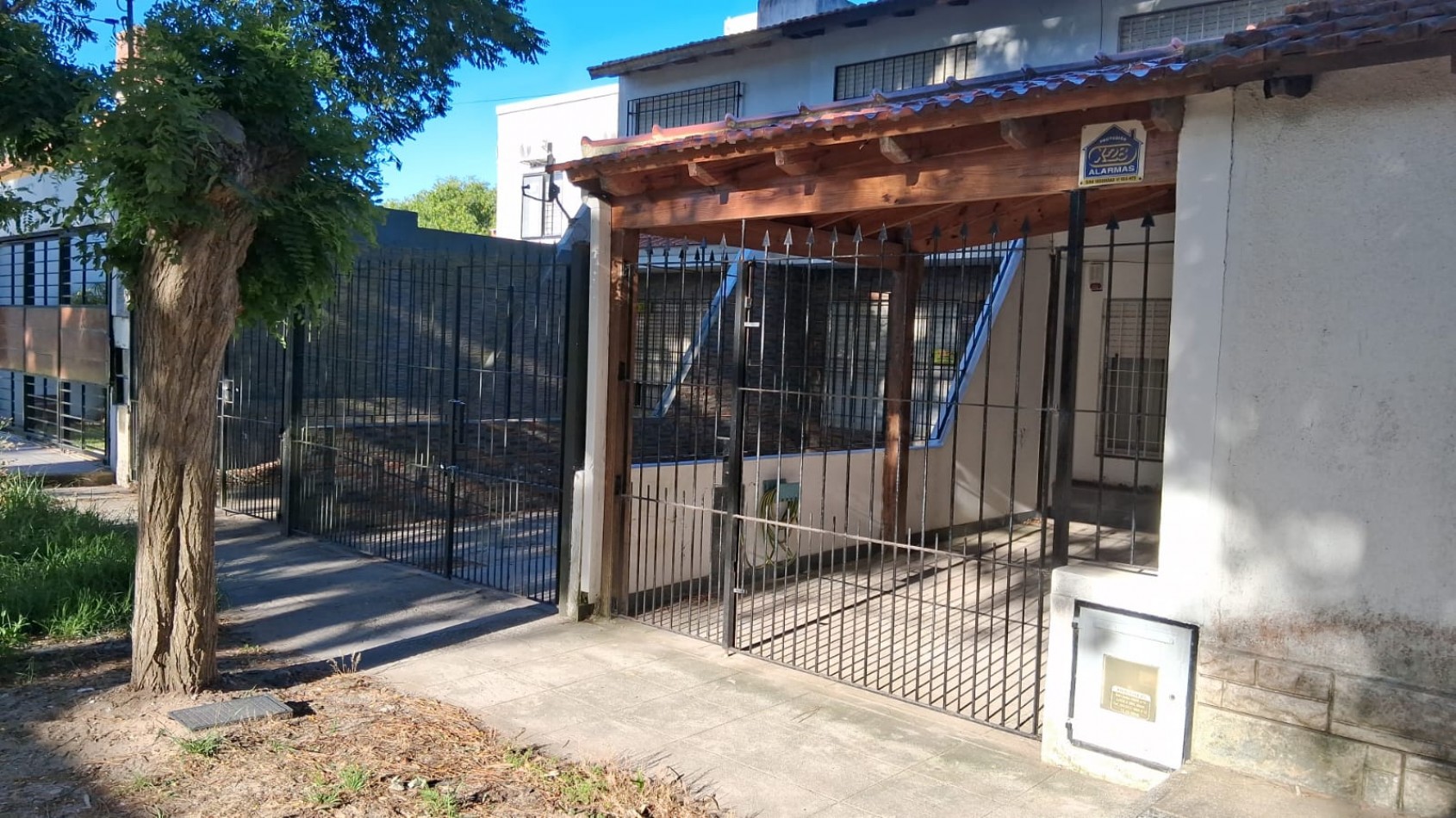 DUPLEX AL FRENTE