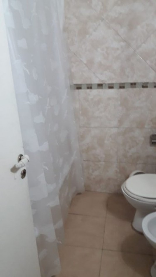 DEPARTAMENTO PRIMER PISO A LA CALLE