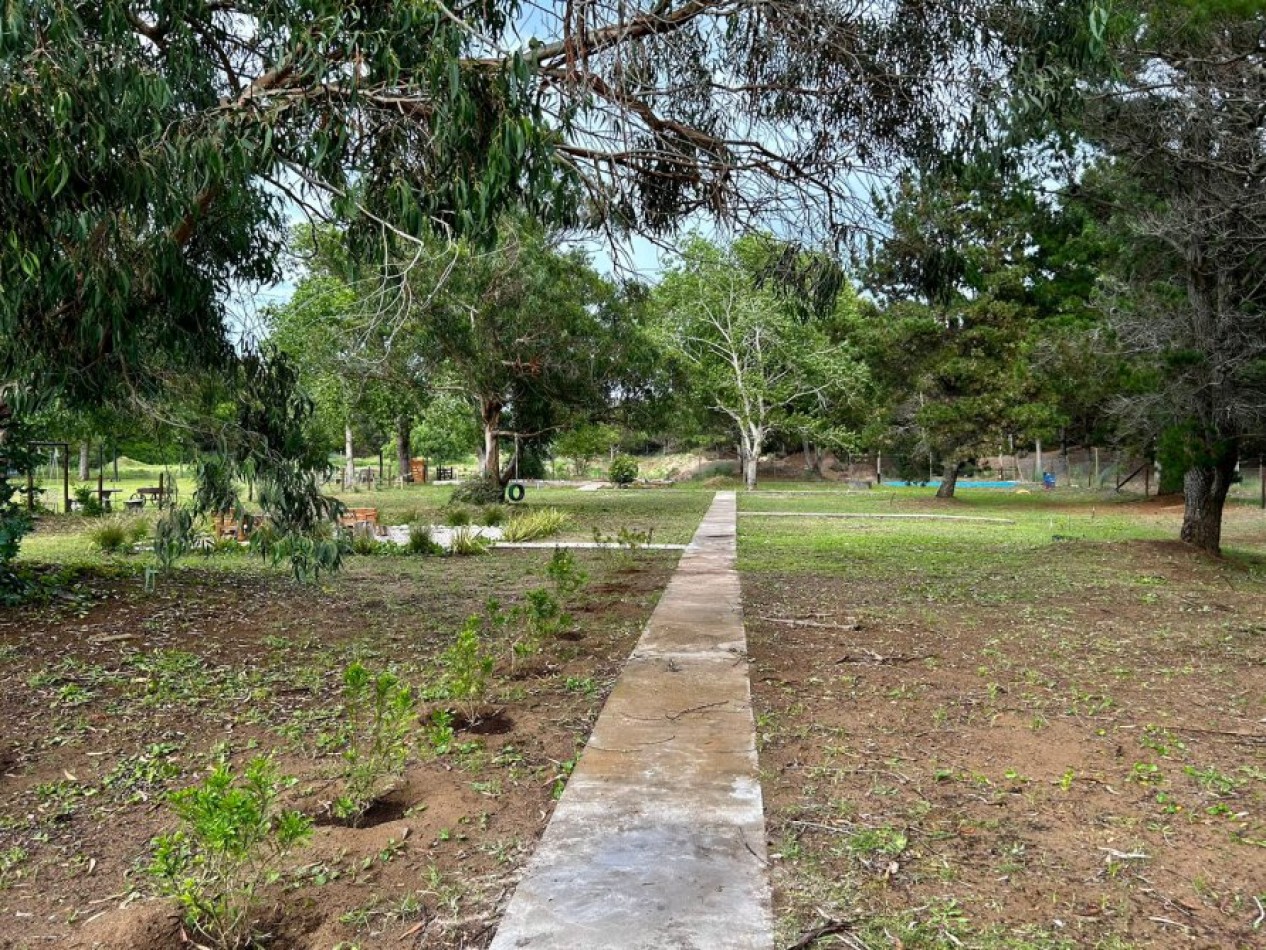 CHALET CON AMPLIO PARQUE