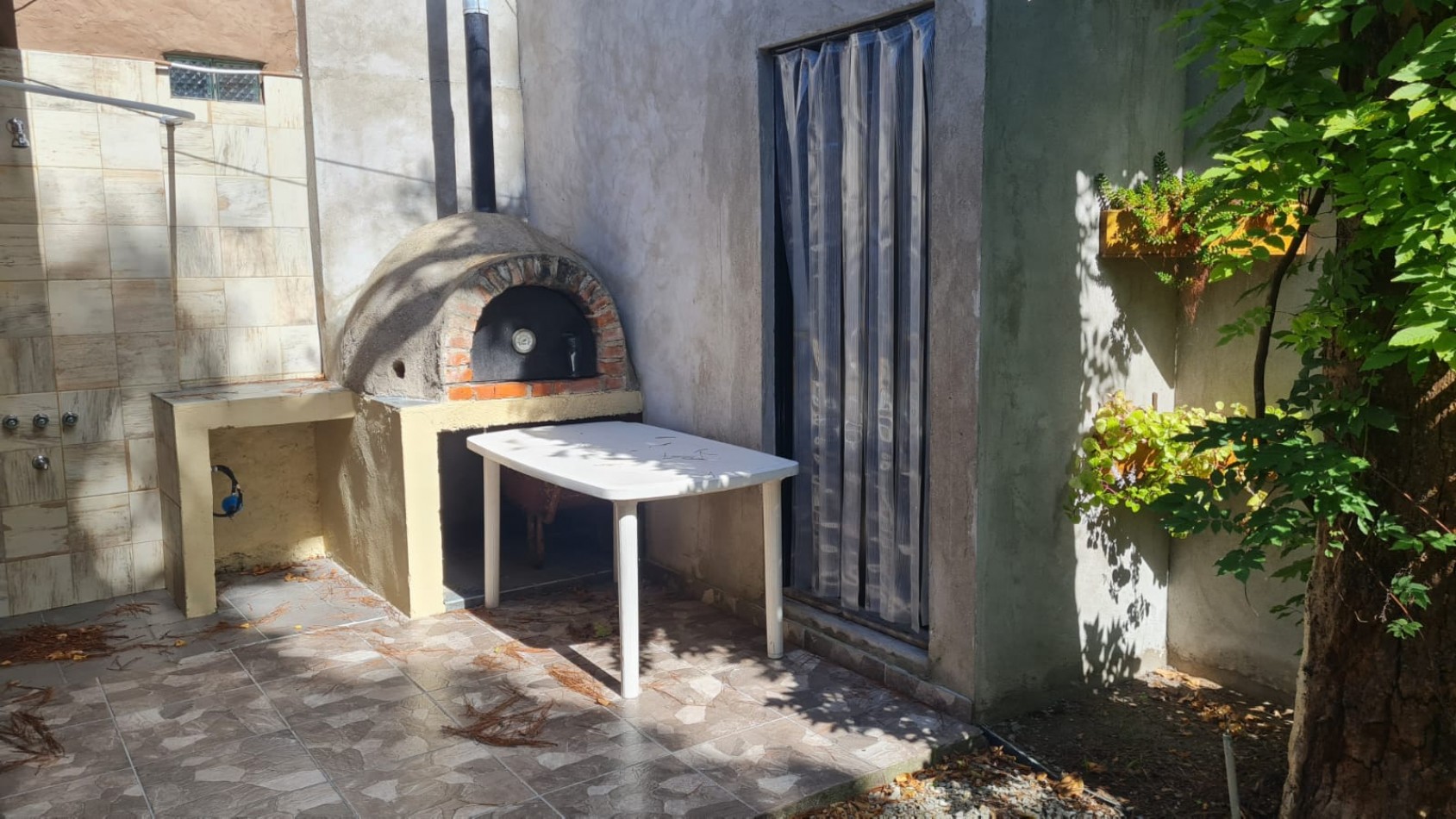 CHALET SOLO EN UN LOTE