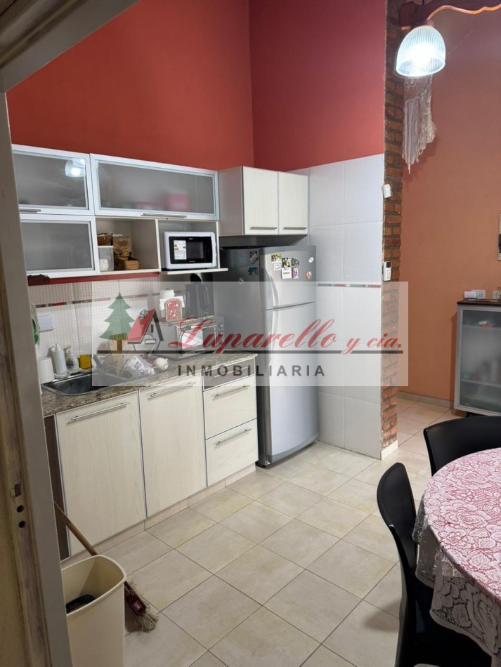 EXCELENTE CHALET SOLO EN UN LOTE