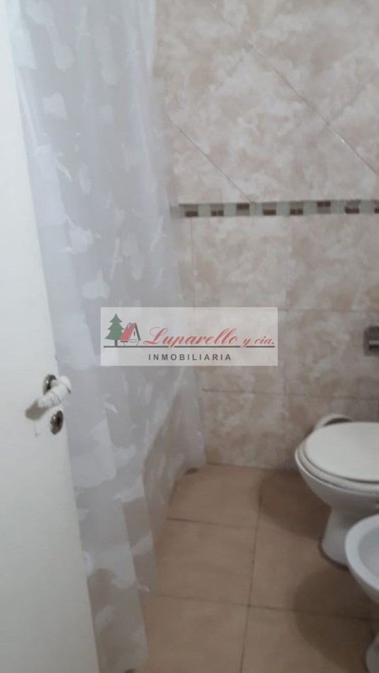 DEPARTAMENTO PRIMER PISO A LA CALLE