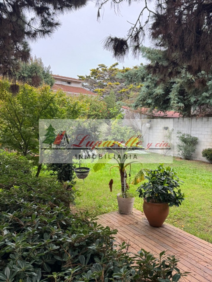 EXCELENTE CHALET SOLO EN UN LOTE