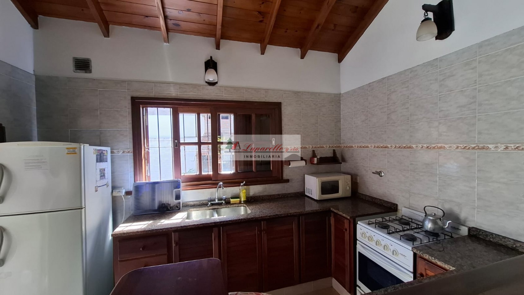 CHALET SOLO EN UN LOTE