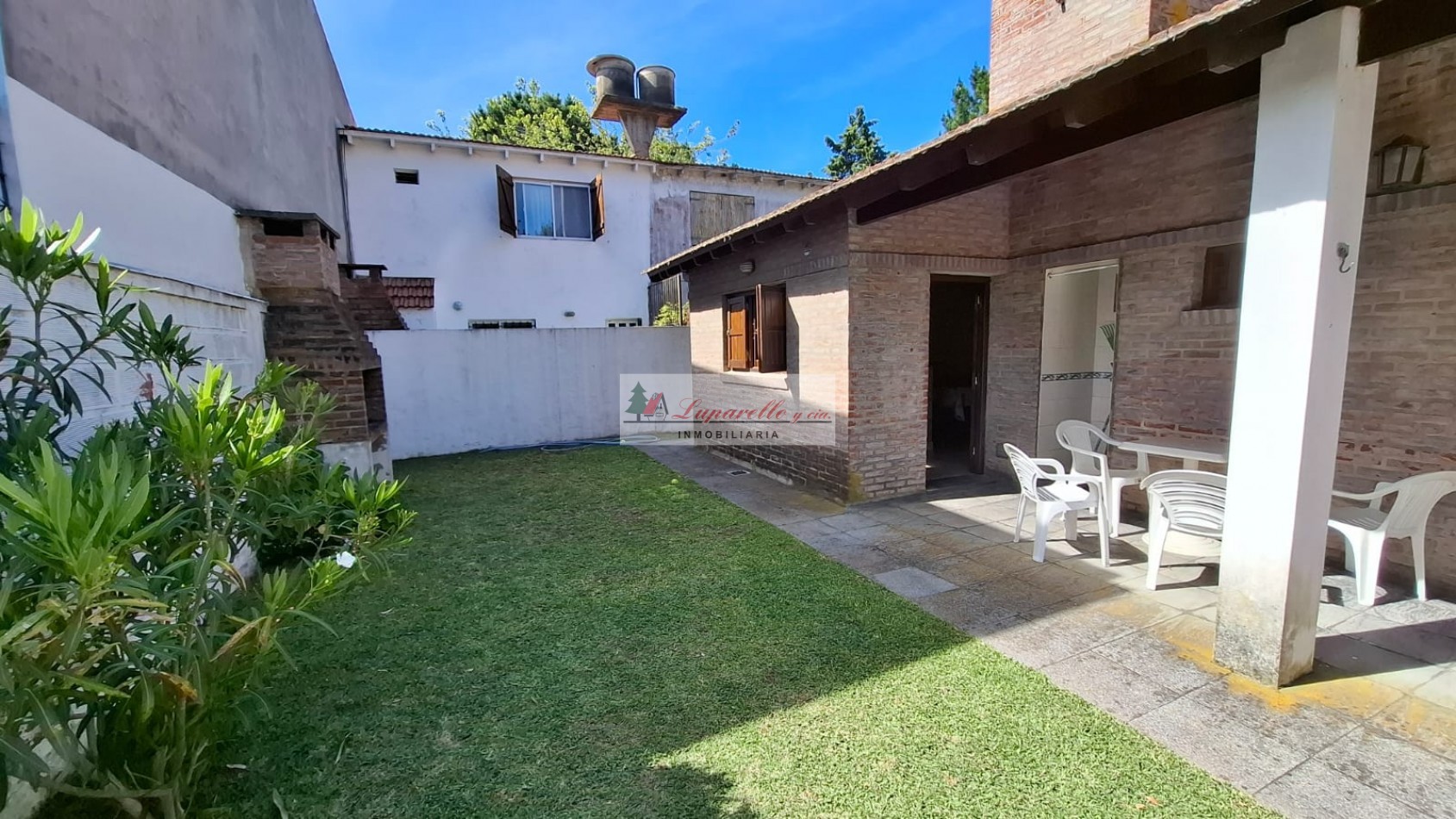 CHALET SOLO EN UN LOTE