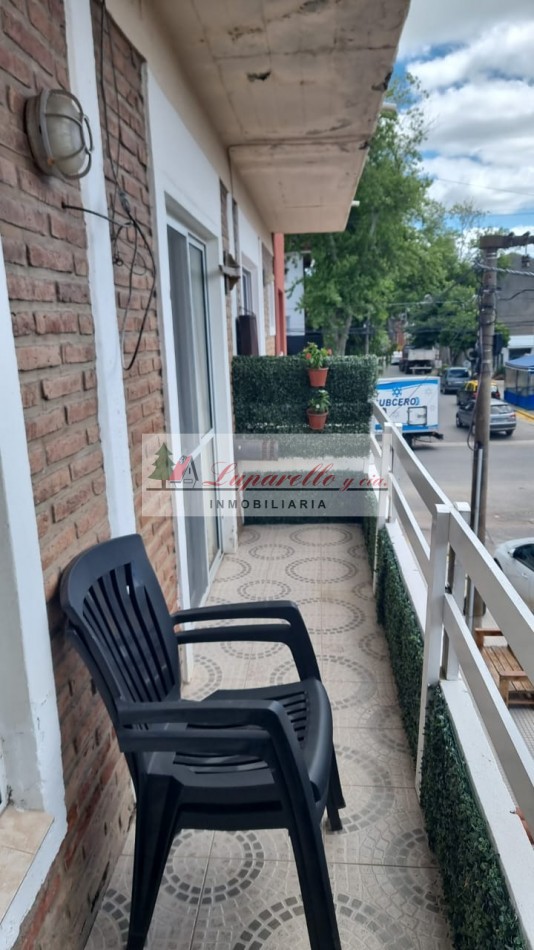 DEPARTAMENTO PRIMER PISO A LA CALLE