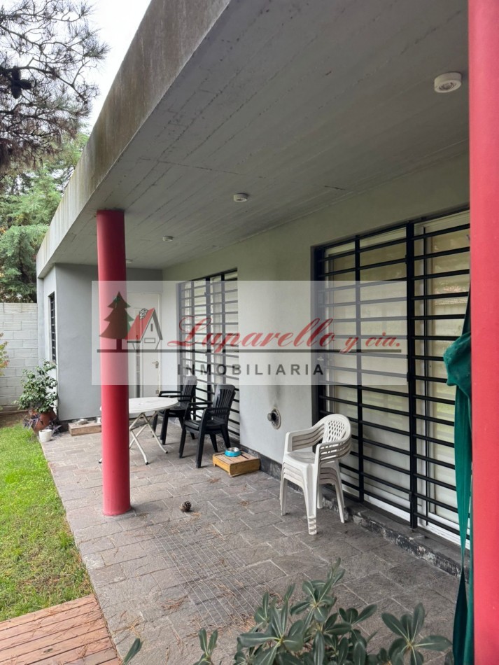 EXCELENTE CHALET SOLO EN UN LOTE