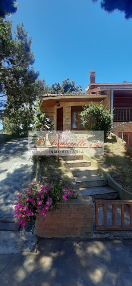 CHALET SOLO EN UN LOTE