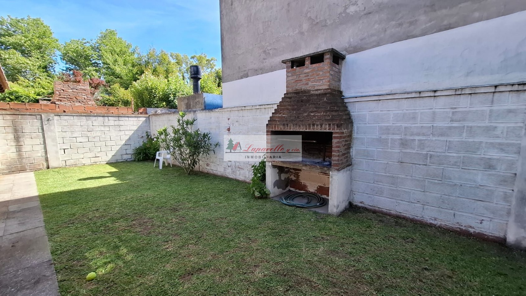 CHALET SOLO EN UN LOTE