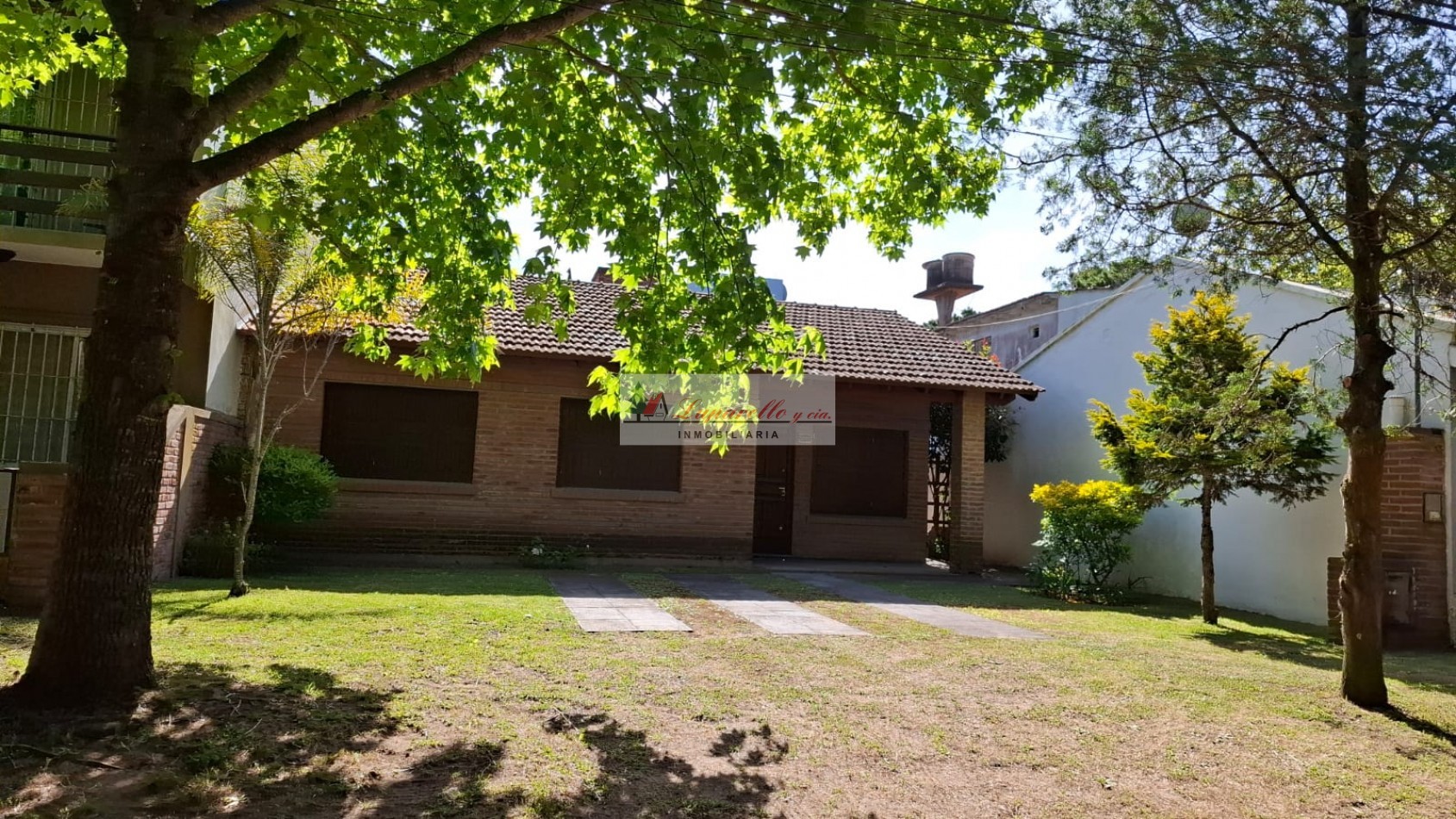 CHALET SOLO EN UN LOTE