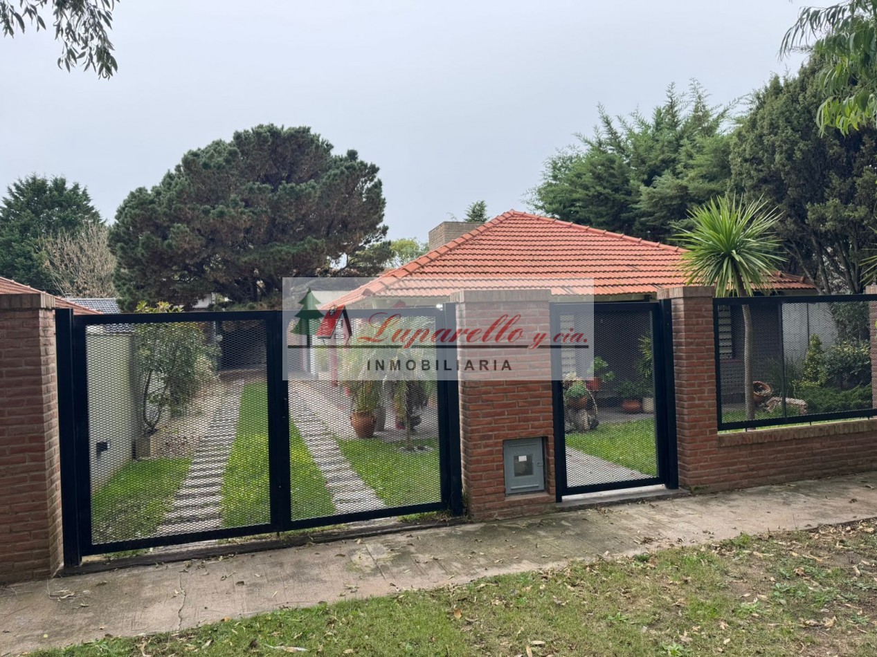 EXCELENTE CHALET SOLO EN UN LOTE