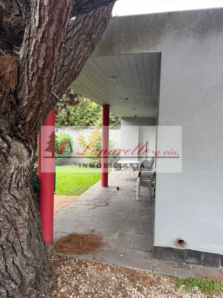 EXCELENTE CHALET SOLO EN UN LOTE