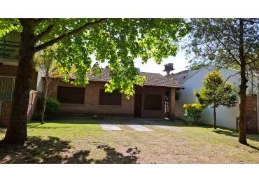 CHALET SOLO EN UN LOTE
